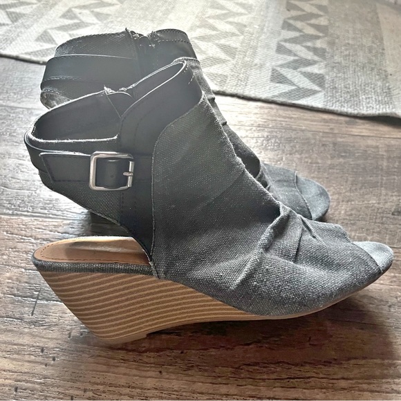 Gray Open Toe Ruched Ankle Boots mid heel wedge style sandles size 8 - Picture 2 of 9